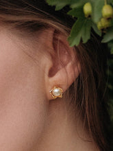 Load image into Gallery viewer, "Pearl Tulip" Earrings