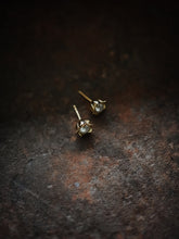 Load image into Gallery viewer, "Pearl Tulip" Earrings